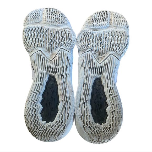 Nike Lebron 17 Low Metallic Gold Sneakers CD5007-101 - Picture 7 of 8